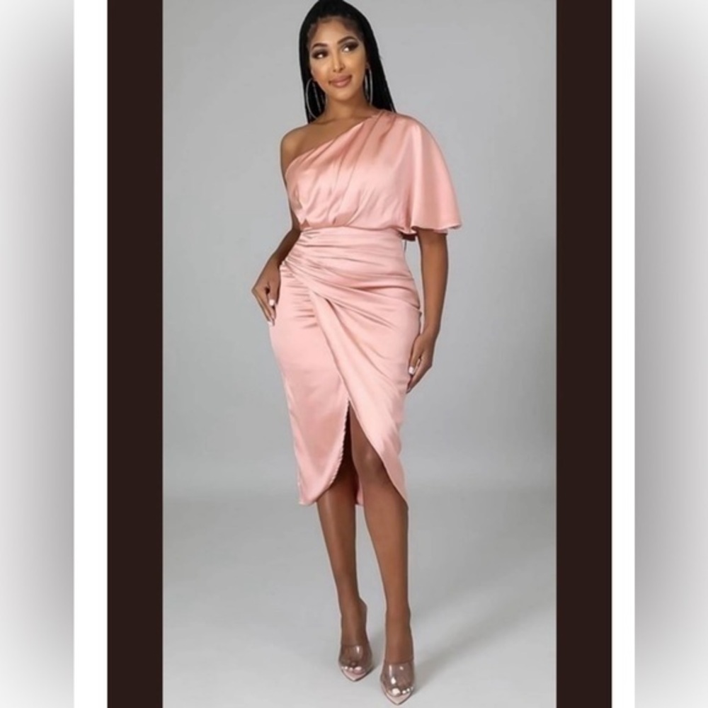Cupshe Lux Satin One Shoulder Glam Apricot Dress Size‎ M RefCPS045